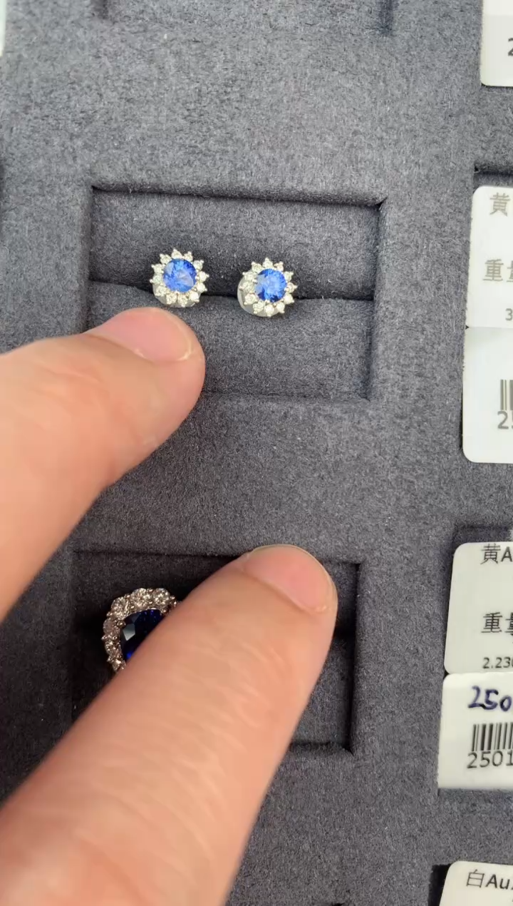 【闪购商品】蓝宝石耳饰18K金镶嵌50分矢车菊耳钉