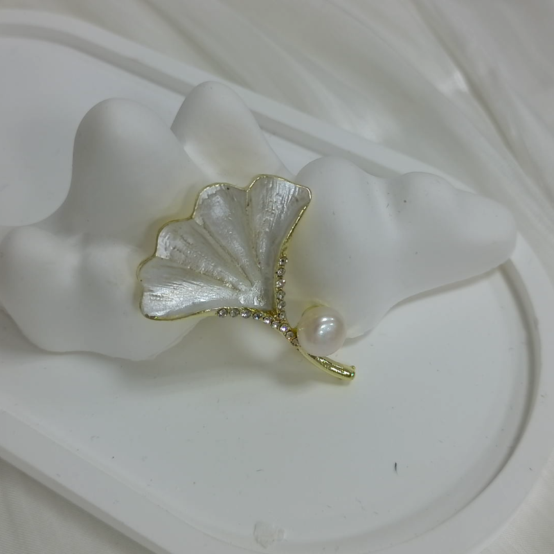 合金胸针 【福利品】杏叶胸针珍珠胸针