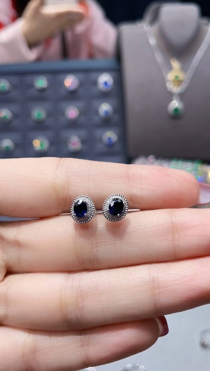 【闪购商品】蓝宝石耳钉18K金镶嵌0.95克拉