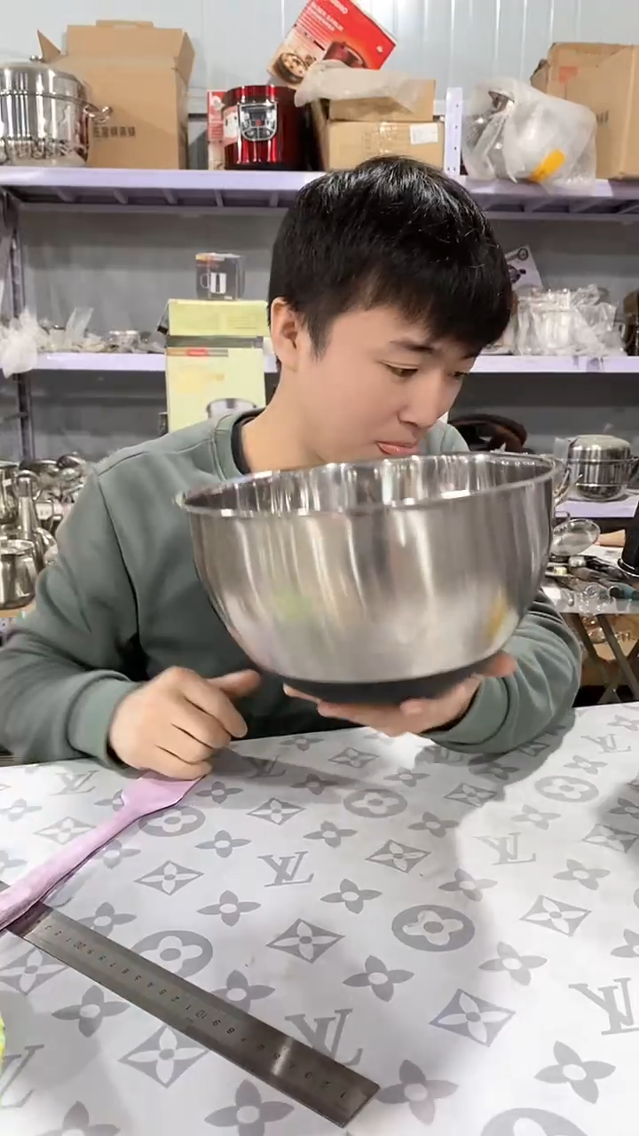 25.5硅胶底沙拉盆瑕疵