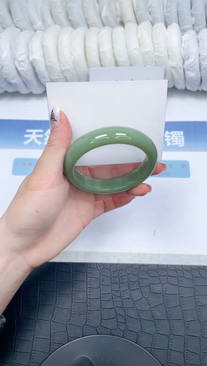 【闪购商品】石英质玉手镯未镶嵌120-58