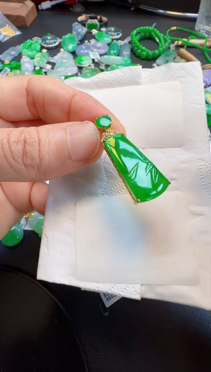 【闪购商品】翡翠吊坠(不含链)18K金镶嵌2980