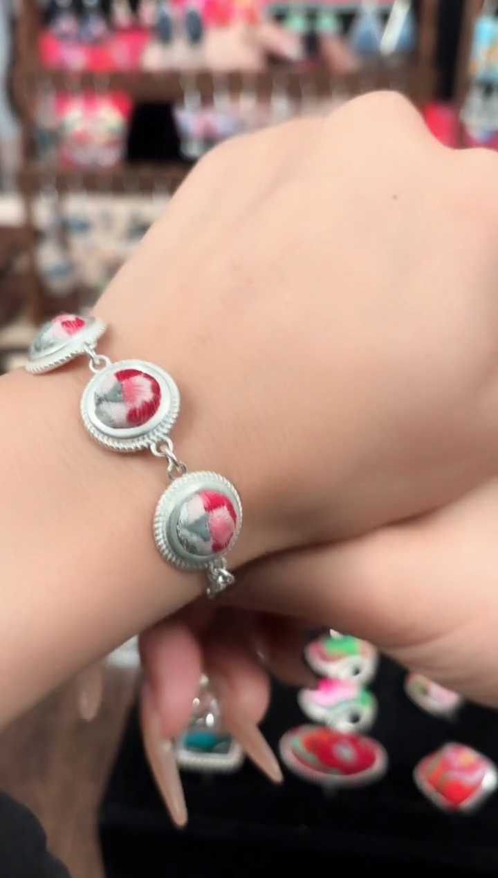 织绣非遗艺枝独秀老绣饰品400