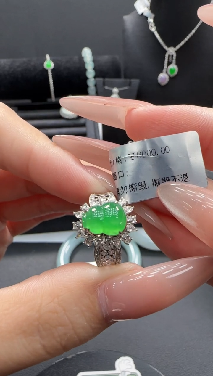 18K金镶嵌戒指翡翠翡翠戒指