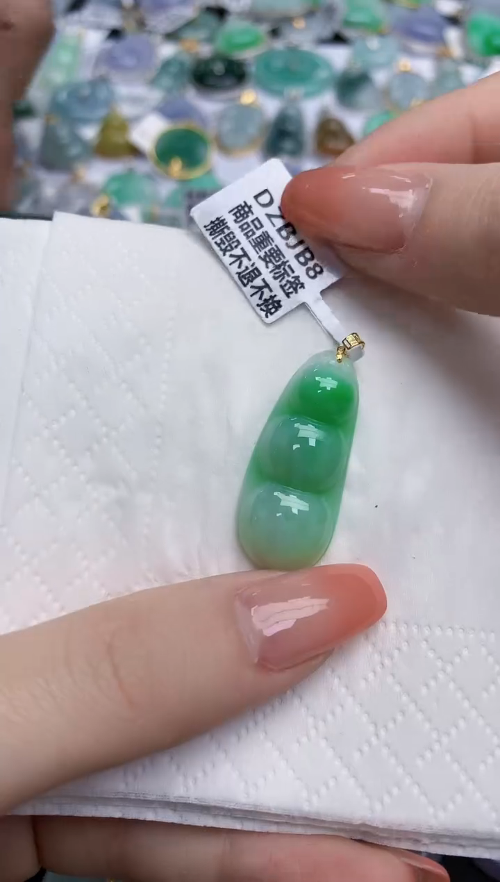 【闪购商品】翡翠颈饰未镶嵌天然缅甸翡翠A货