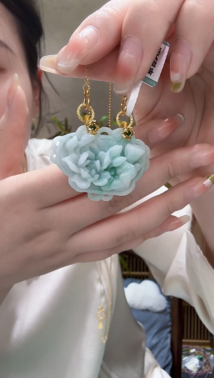 翡翠未镶嵌颈饰吊坠