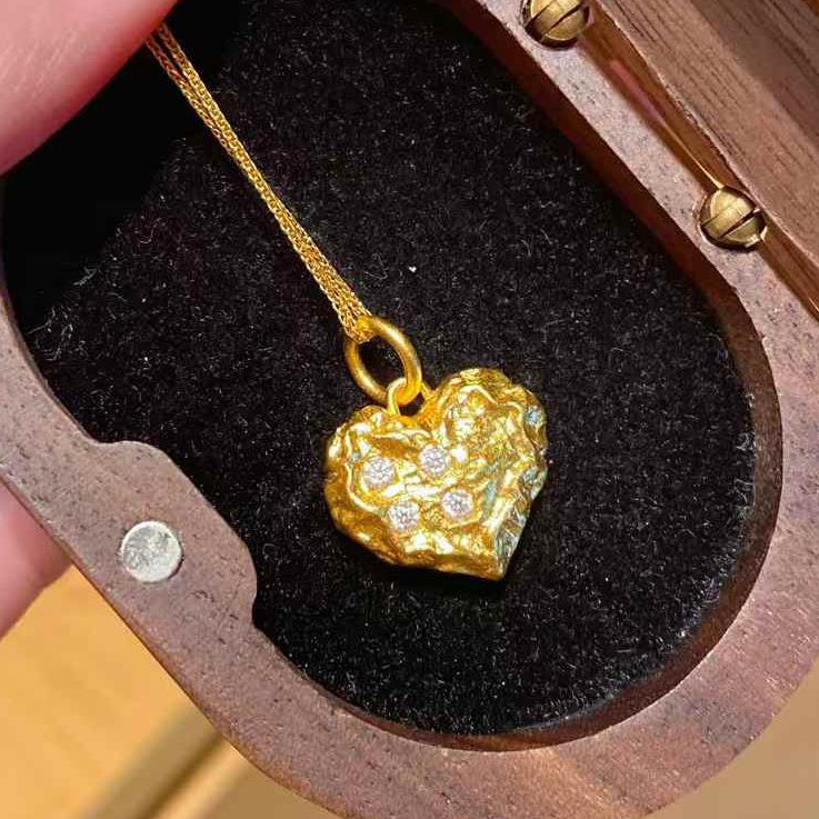 现货黄金足金999点钻镶嵌5G工艺爱心锤纹心形镶嵌吊坠