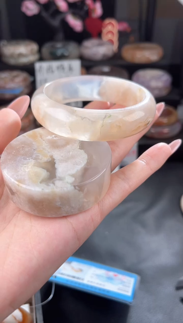 【闪购商品】石英质玉手镯未镶嵌58