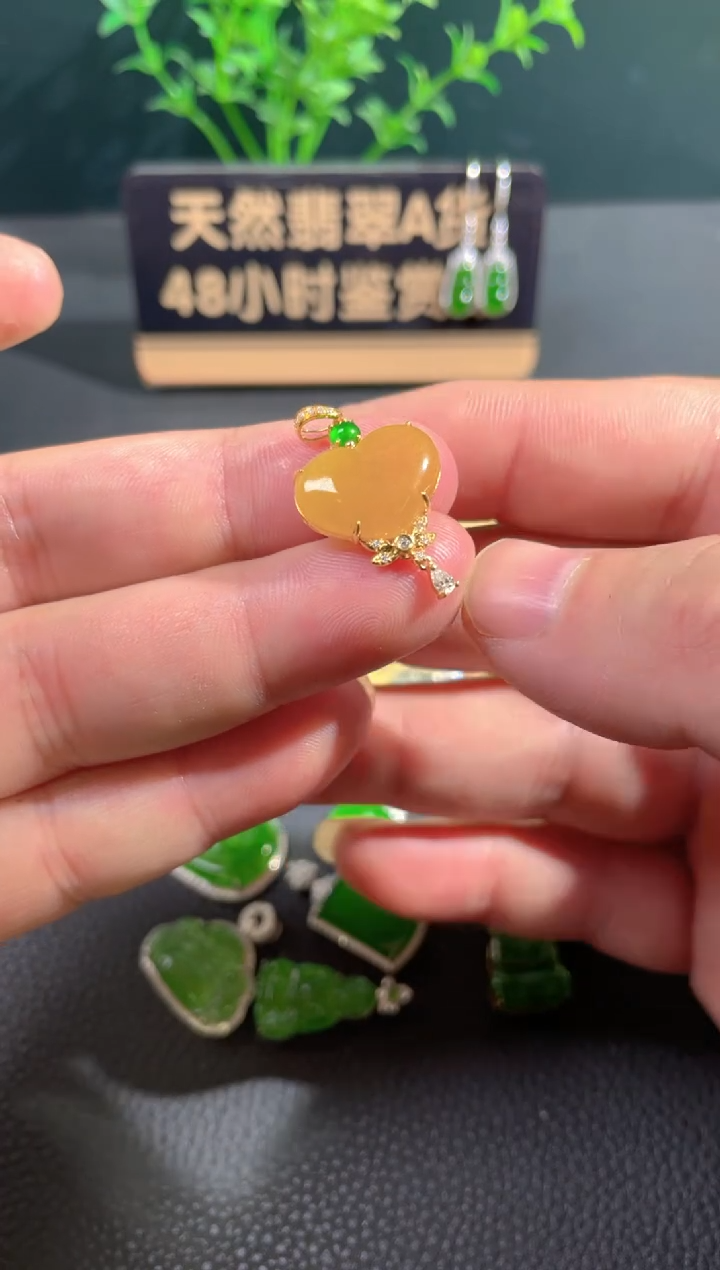 【闪购商品】翡翠颈饰18K金镶嵌翡翠