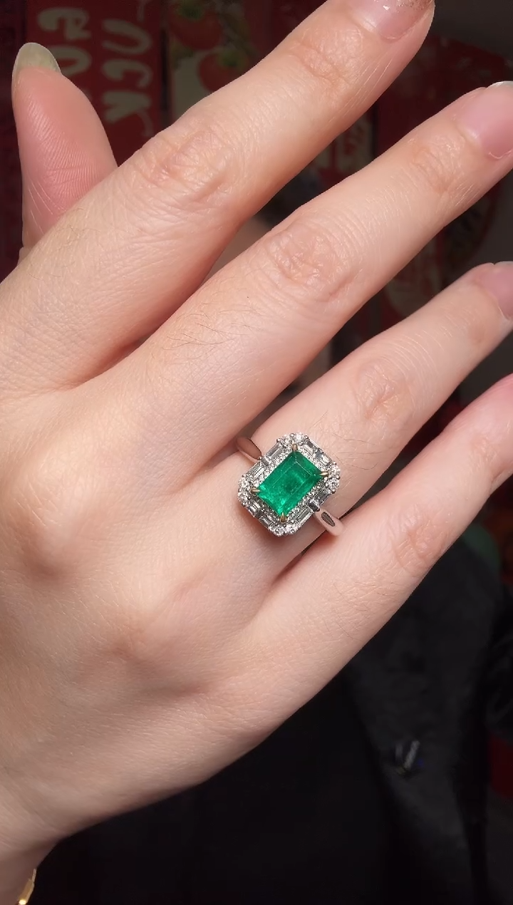 【闪购商品】祖母绿戒指18K金镶嵌GUI7205