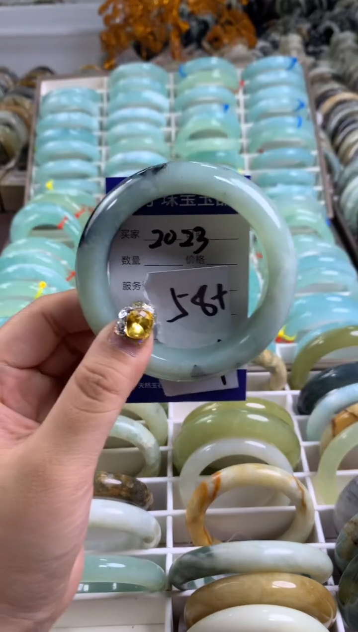 【闪购商品】蛇纹石玉手镯未镶嵌2023