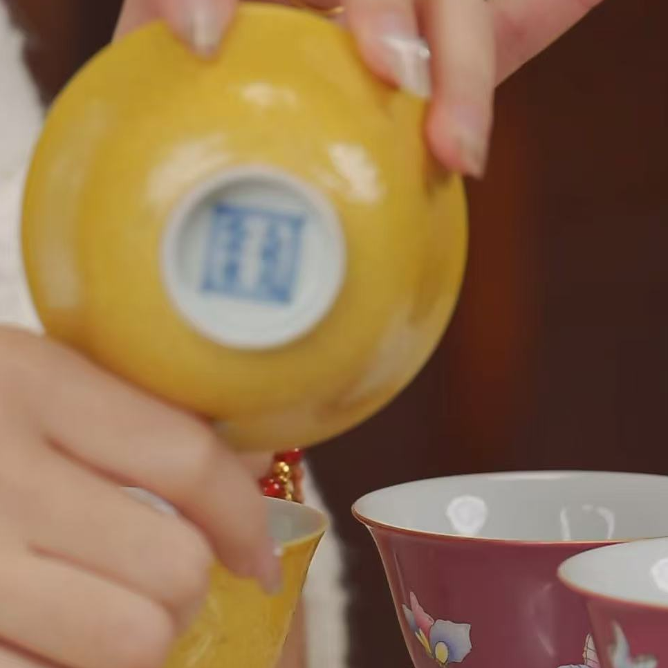 国呈拍卖古董瓷器