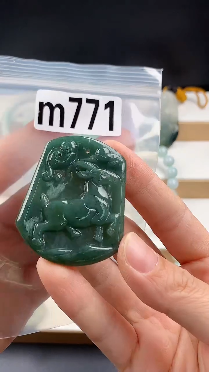 颈饰未镶嵌翡翠天然翡翠吊坠挂件