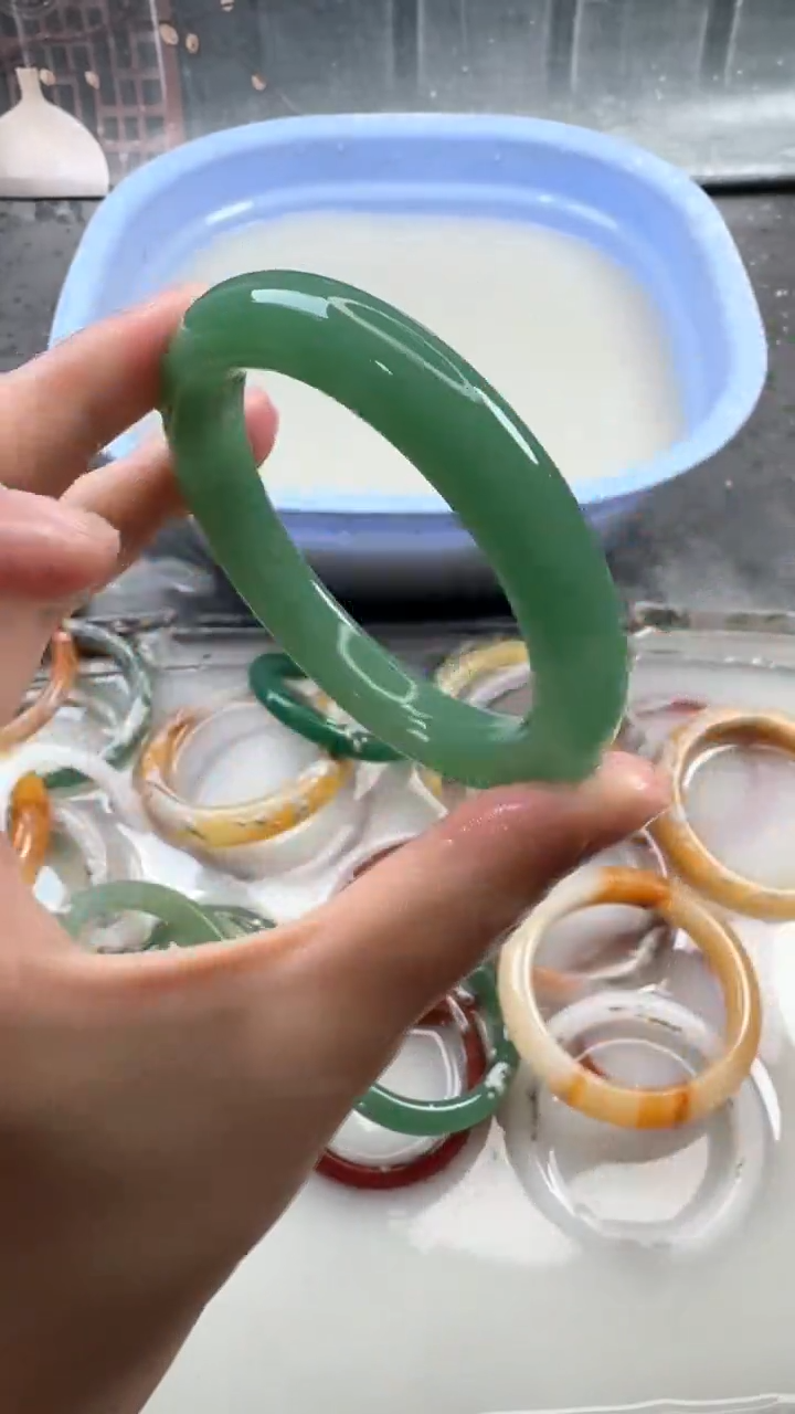 【闪购商品】石英质玉手镯未镶嵌76