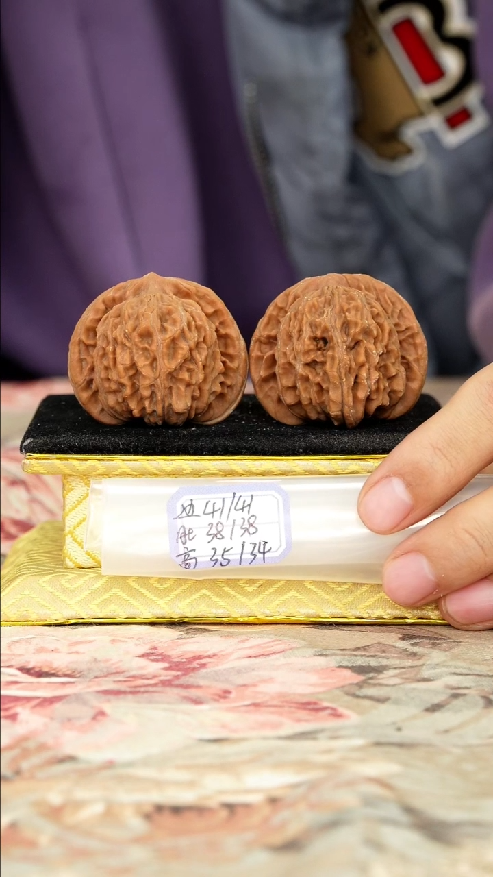 【闪购商品】文玩核桃把件一代楼