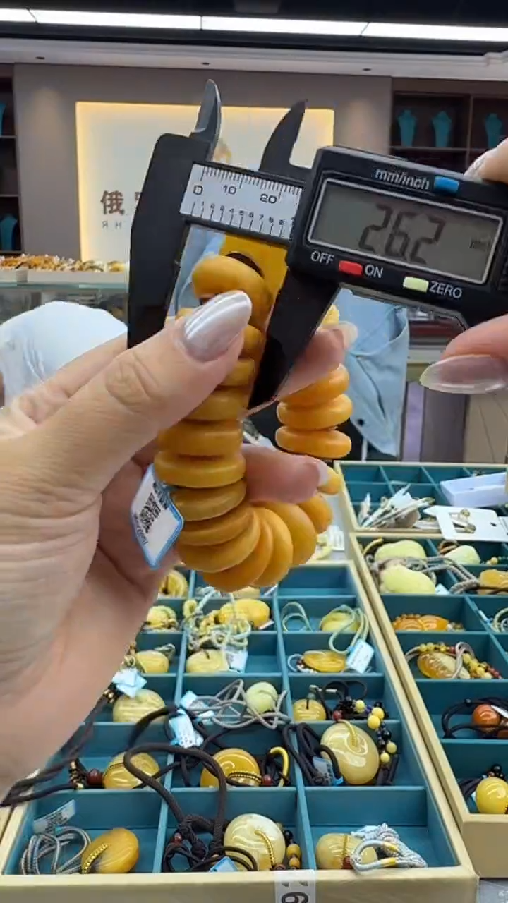 琥珀颈饰未镶嵌302秒拍号 假一罚三 