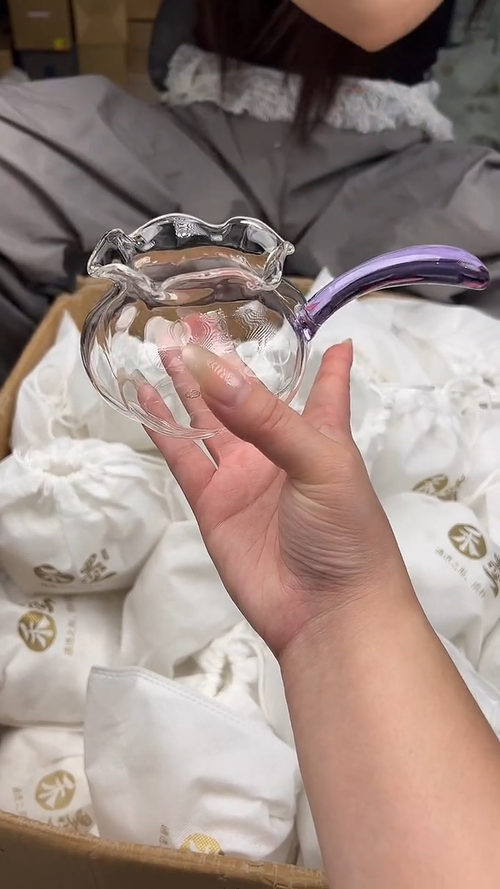 禾墨清妍侧把浅紫色