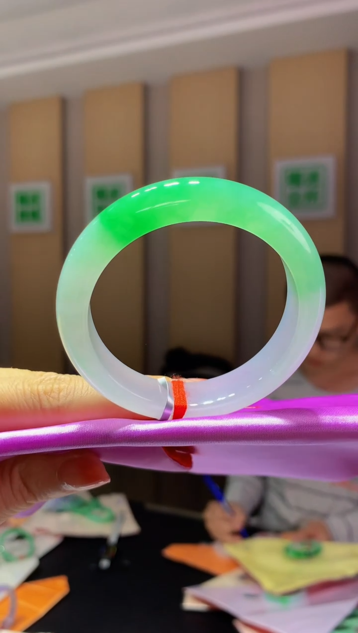 未镶嵌手镯翡翠-C163 圈口51.3 全款64万 定金2万