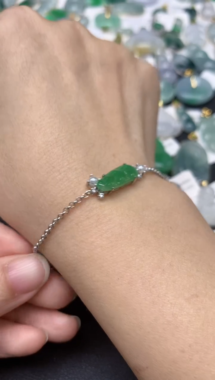 颈饰18K金镶嵌翡翠天然缅甸A货翡翠