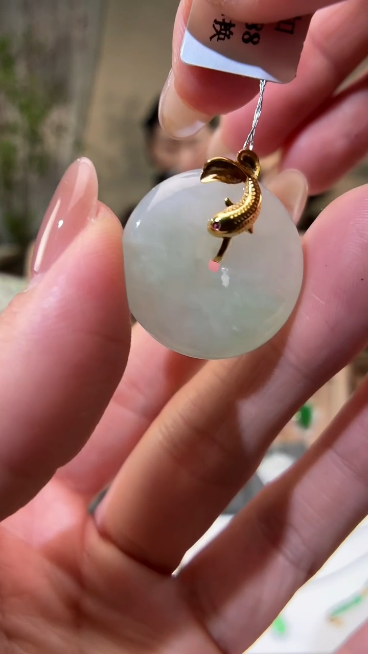 颈饰18K金镶嵌翡翠平安扣