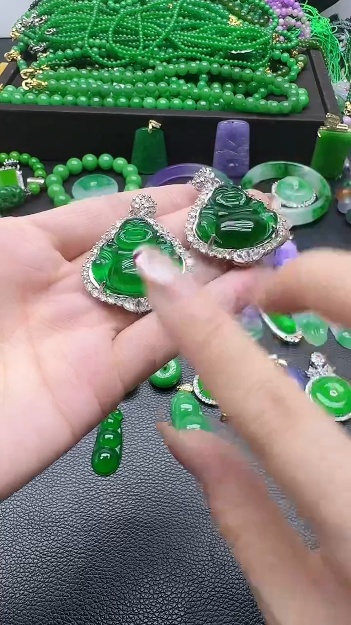 翡翠未镶嵌颈饰拉绿镶嵌佛