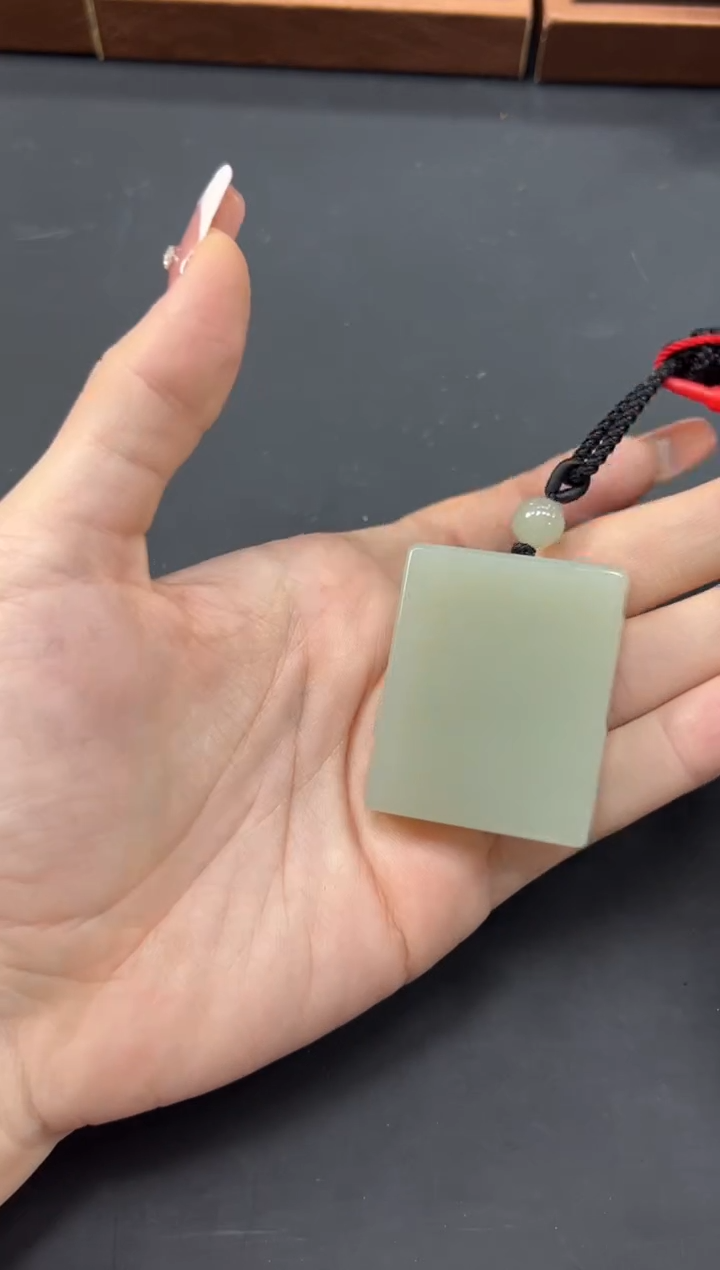 【闪购商品】和田玉吊坠(赠链)未镶嵌且末微色差近矿吊坠