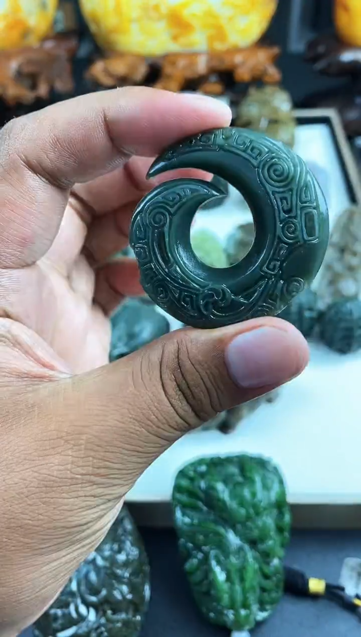 和田玉未镶嵌颈饰1