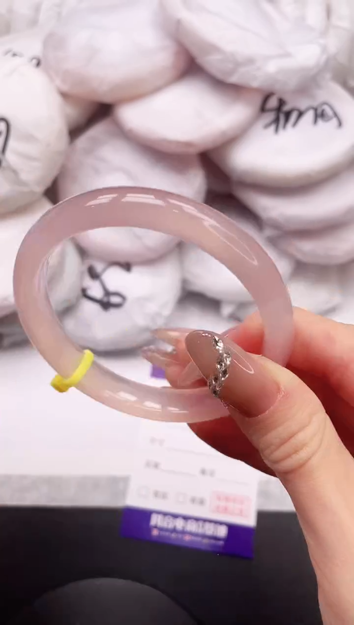 【闪购商品】石英质玉手镯未镶嵌23K115-56