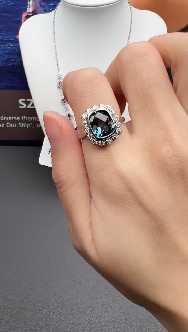 银S925镶嵌透辉石耳钉106