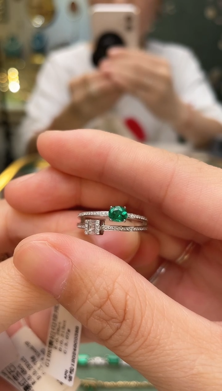 祖母绿戒指18K金镶嵌阿富汗主石：0.28ct