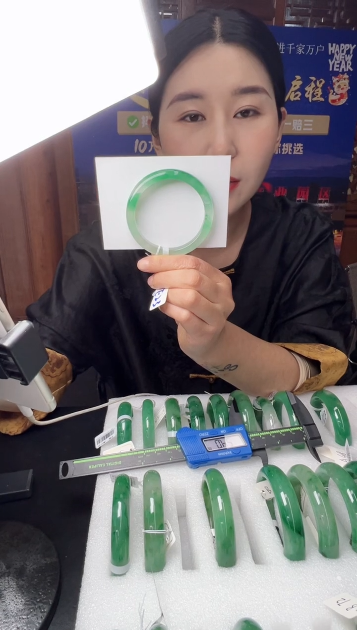 【闪购商品】石英质玉手镯未镶嵌1