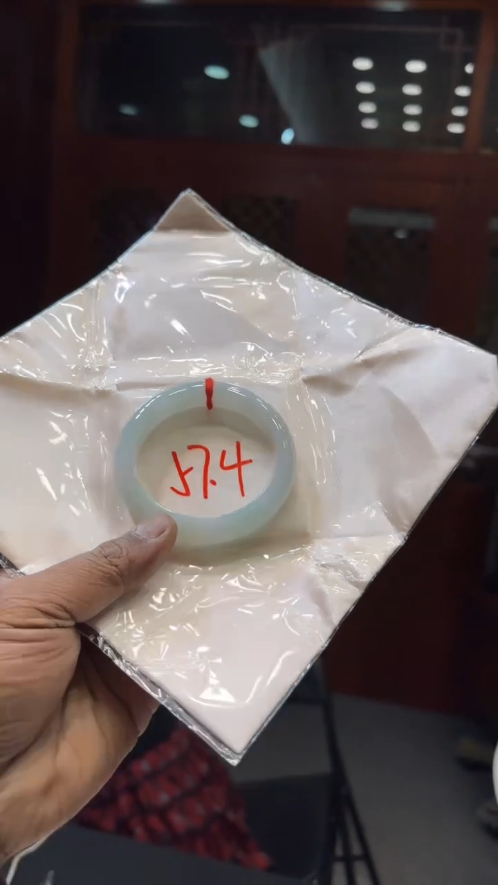 【闪购商品】翡翠手镯未镶嵌手镯