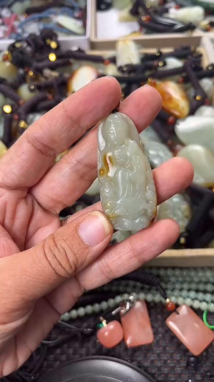 【闪购商品】和田玉颈饰未镶嵌多样性发货没有证书拍一发一有瑕