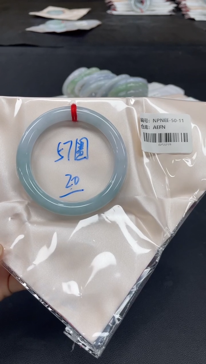 未镶嵌手镯翡翠翡翠手镯