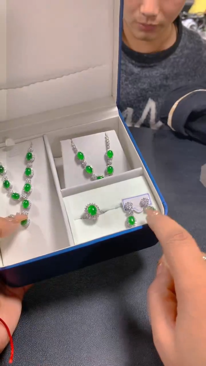 【闪购商品】翡翠吊坠(赠链)未镶嵌0716188646/多样性发一