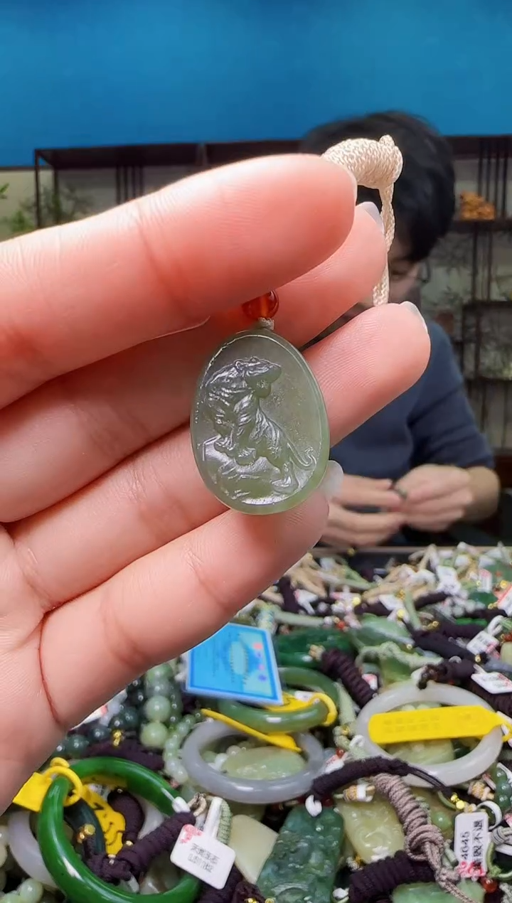 颈饰未镶嵌和田玉1