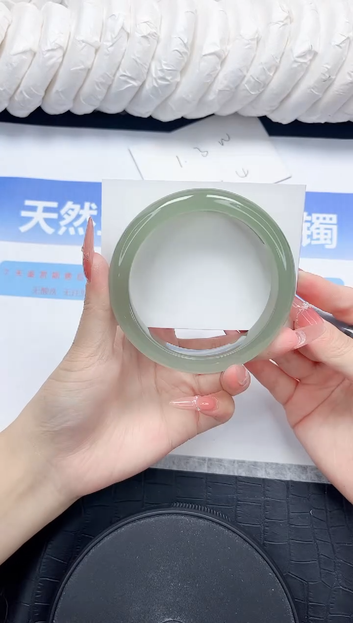 石英质玉手镯未镶嵌125-60