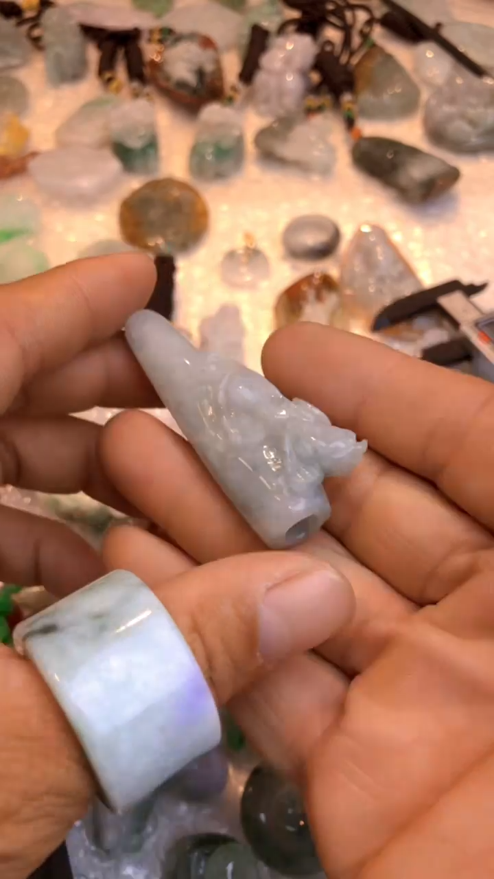 【闪购商品】翡翠吊坠(不含链)未镶嵌烟嘴