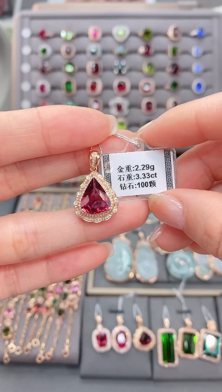 颈饰18K金镶嵌碧玺3.33     