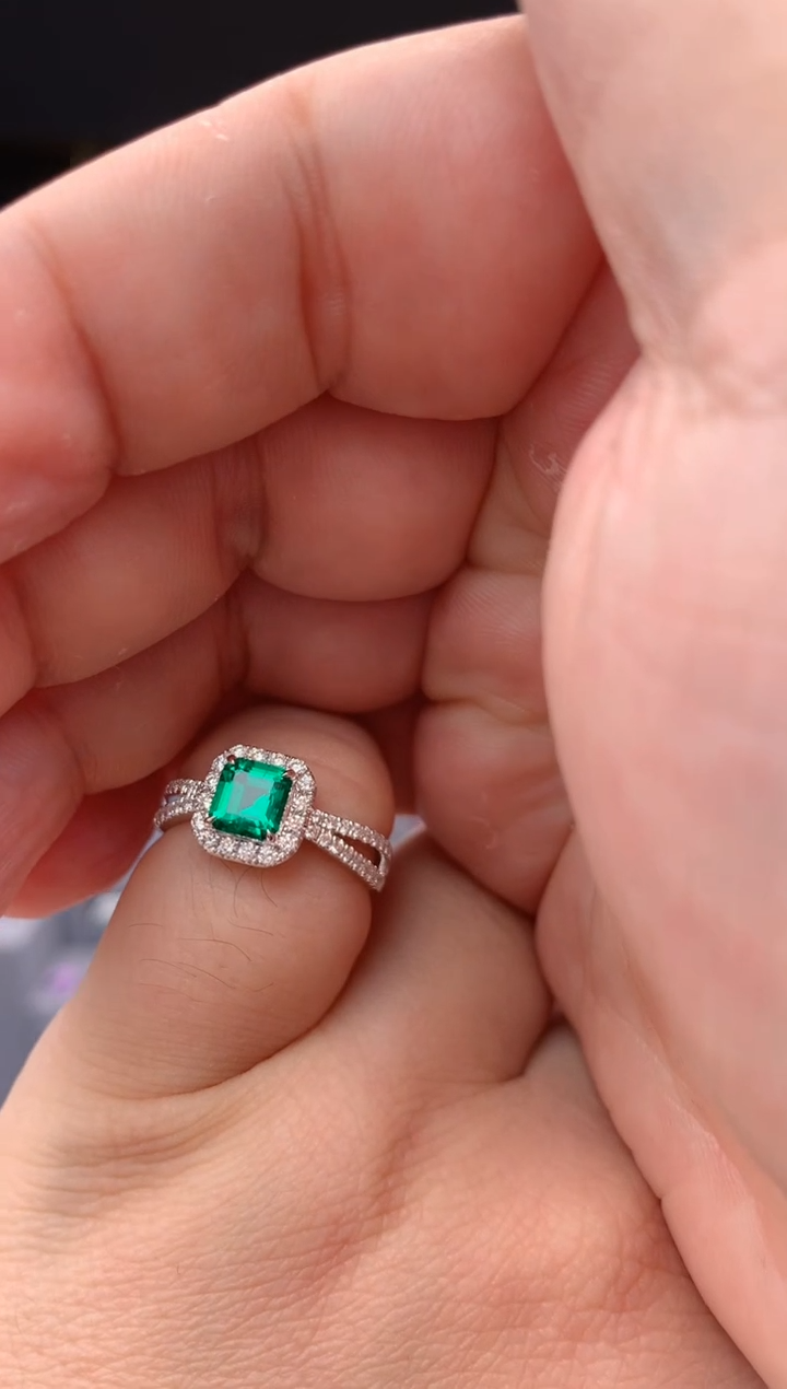 【闪购商品】祖母绿戒指18K金镶嵌70分祖母绿戒指