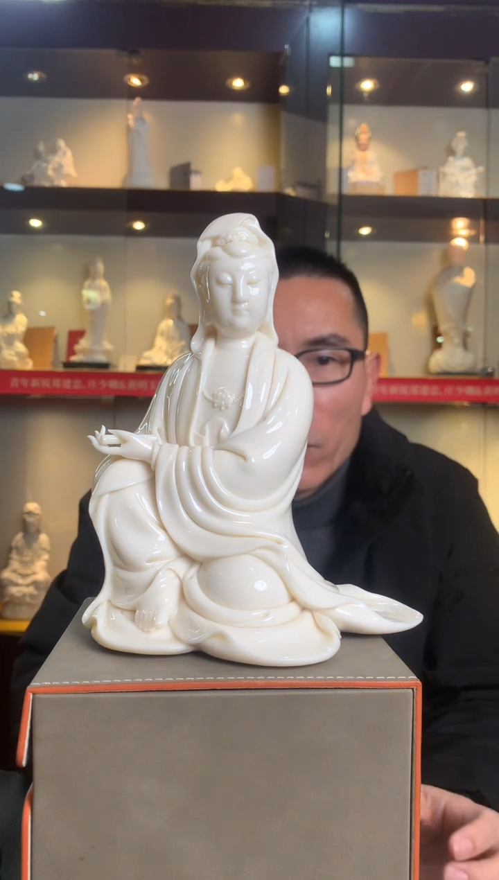 【闪购商品】杯持经披座观音 德化白瓷