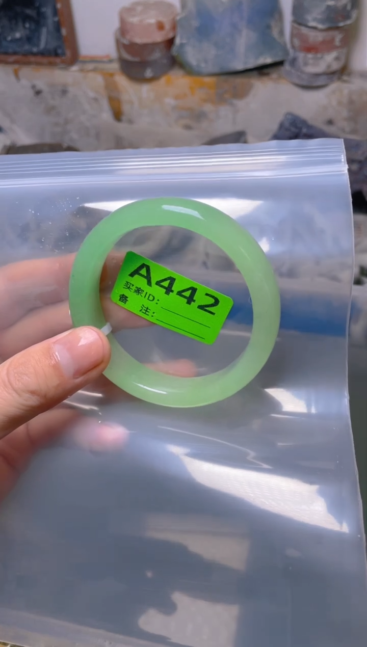 【闪购商品】石英质玉手镯未镶嵌56