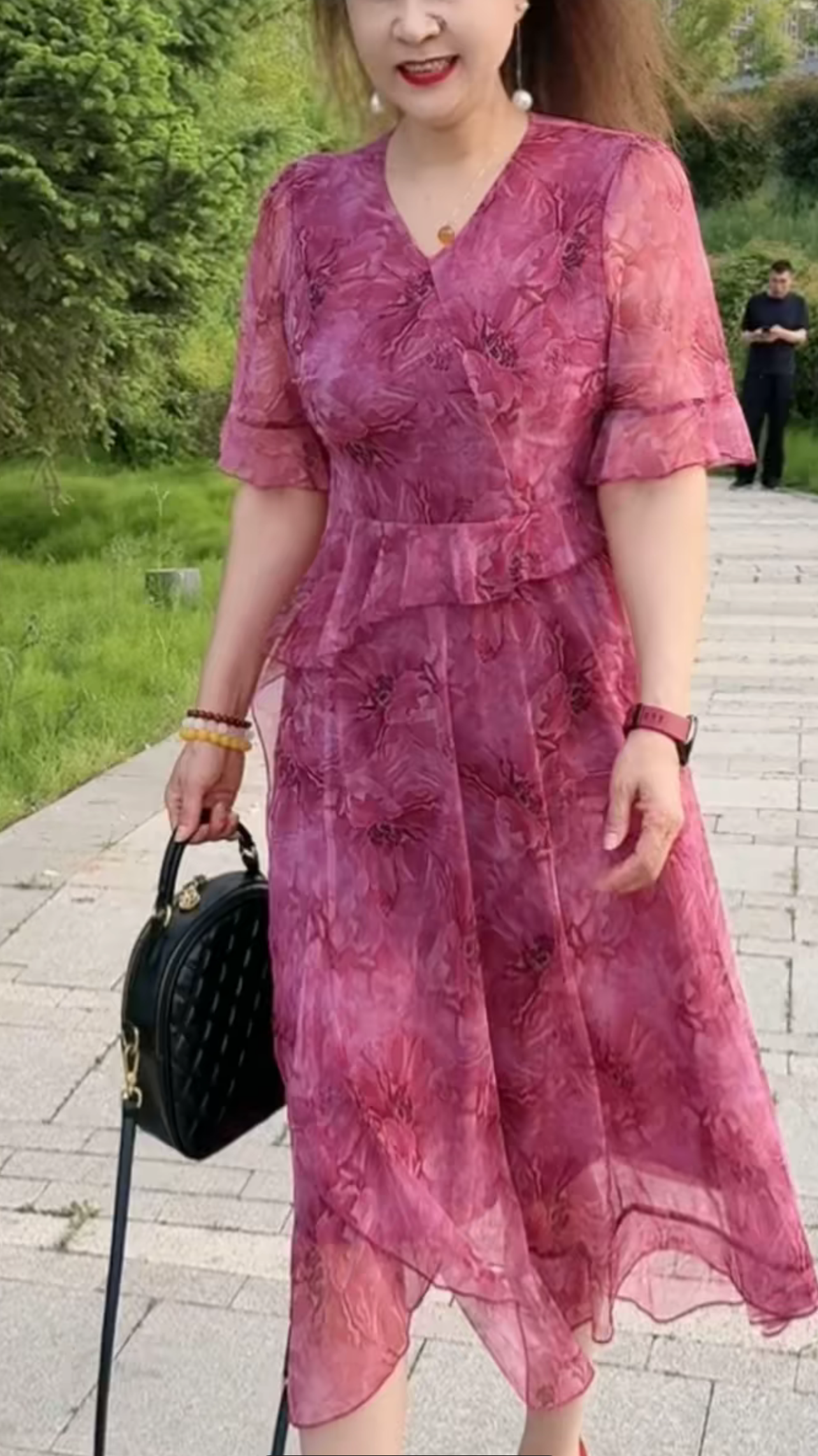 新款时尚洋气超仙收腰蕾丝连衣裙印花中长款紫色气质裙子长裙夏季