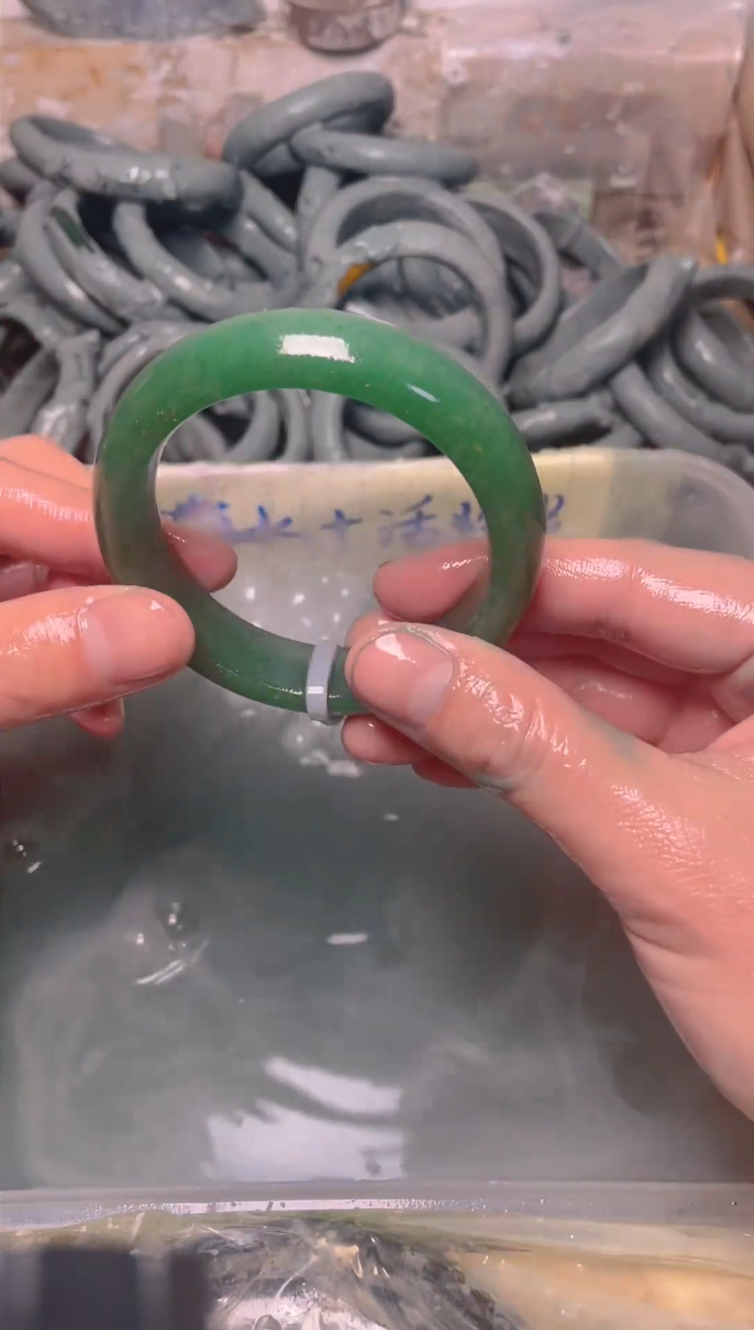 【闪购商品】石英质玉手镯未镶嵌56.5