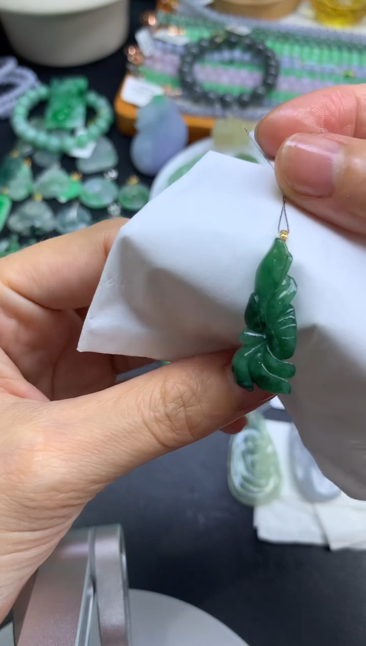 翡翠18K金镶嵌颈饰翡翠