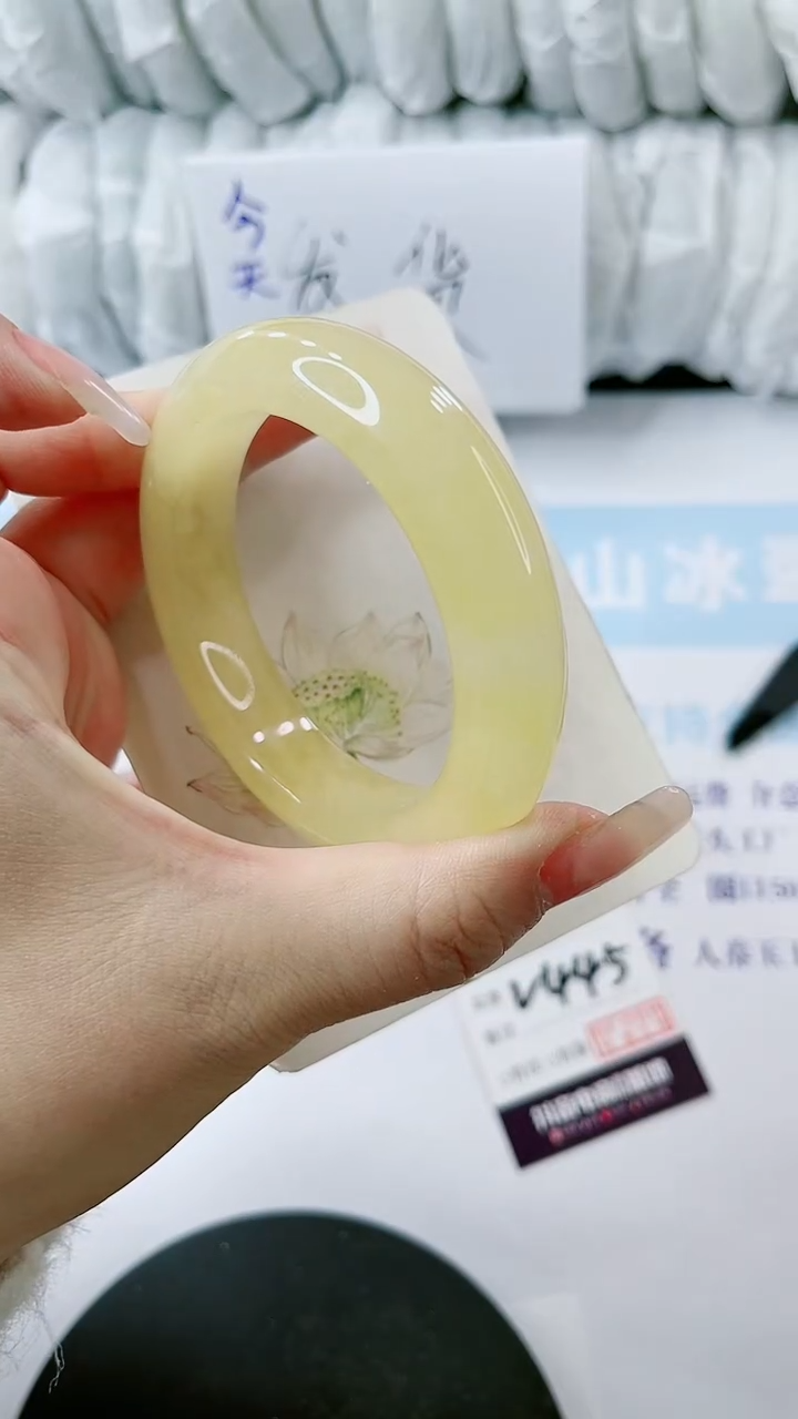 【闪购商品】石英质玉手镯未镶嵌多样性发货V445