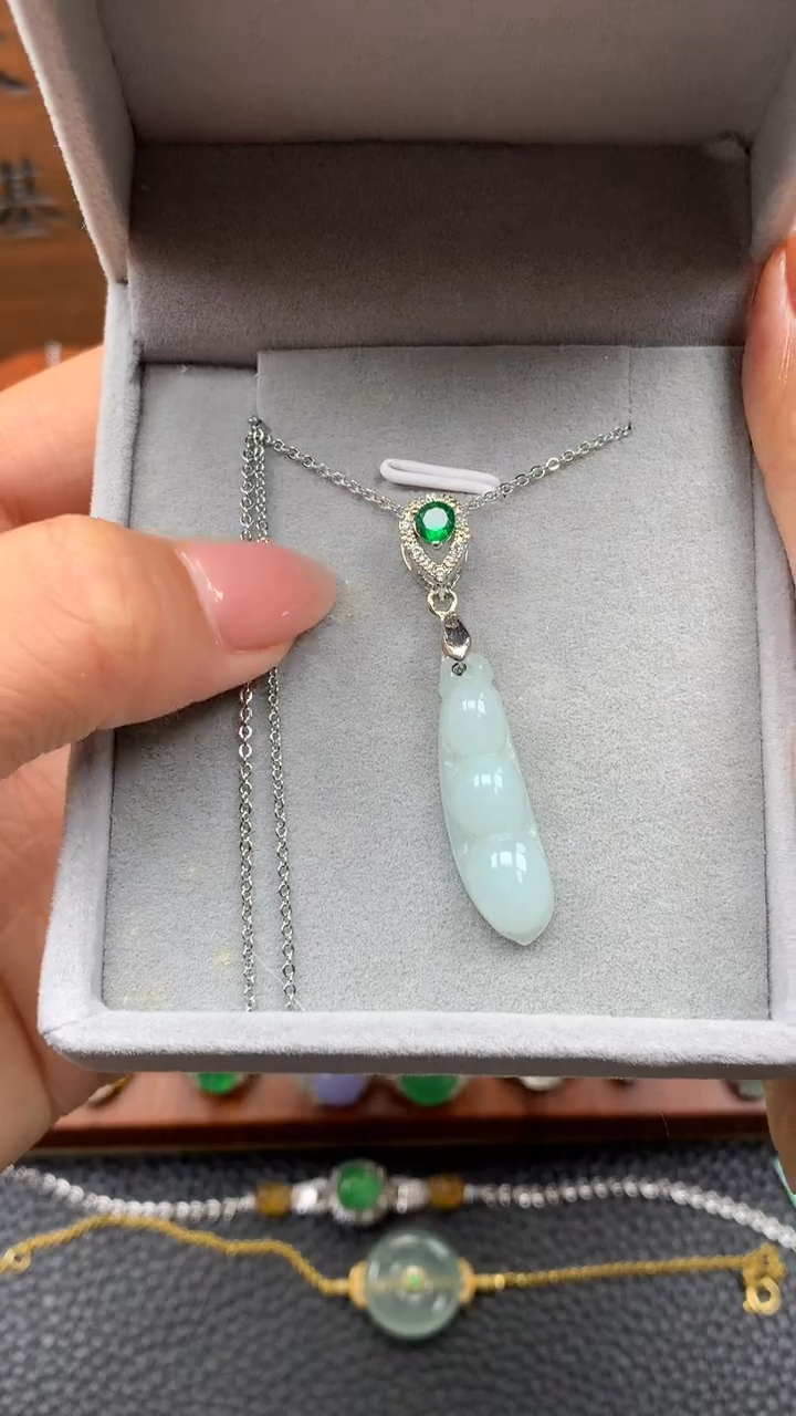 【闪购商品】翡翠颈饰合金吊坠