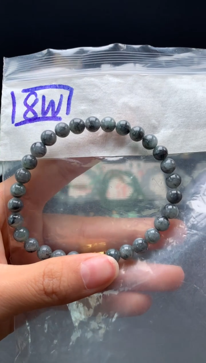 未镶嵌挂件翡翠1卡6.7