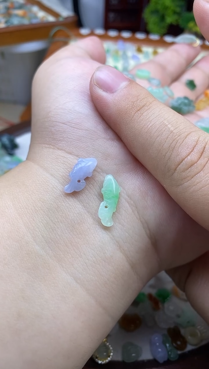 颈饰未镶嵌翡翠薇**妖翡翠