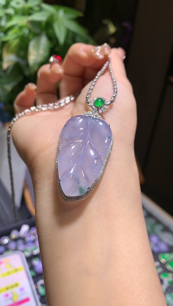 【闪购商品】翡翠吊坠(不含链)18K金镶嵌叶子